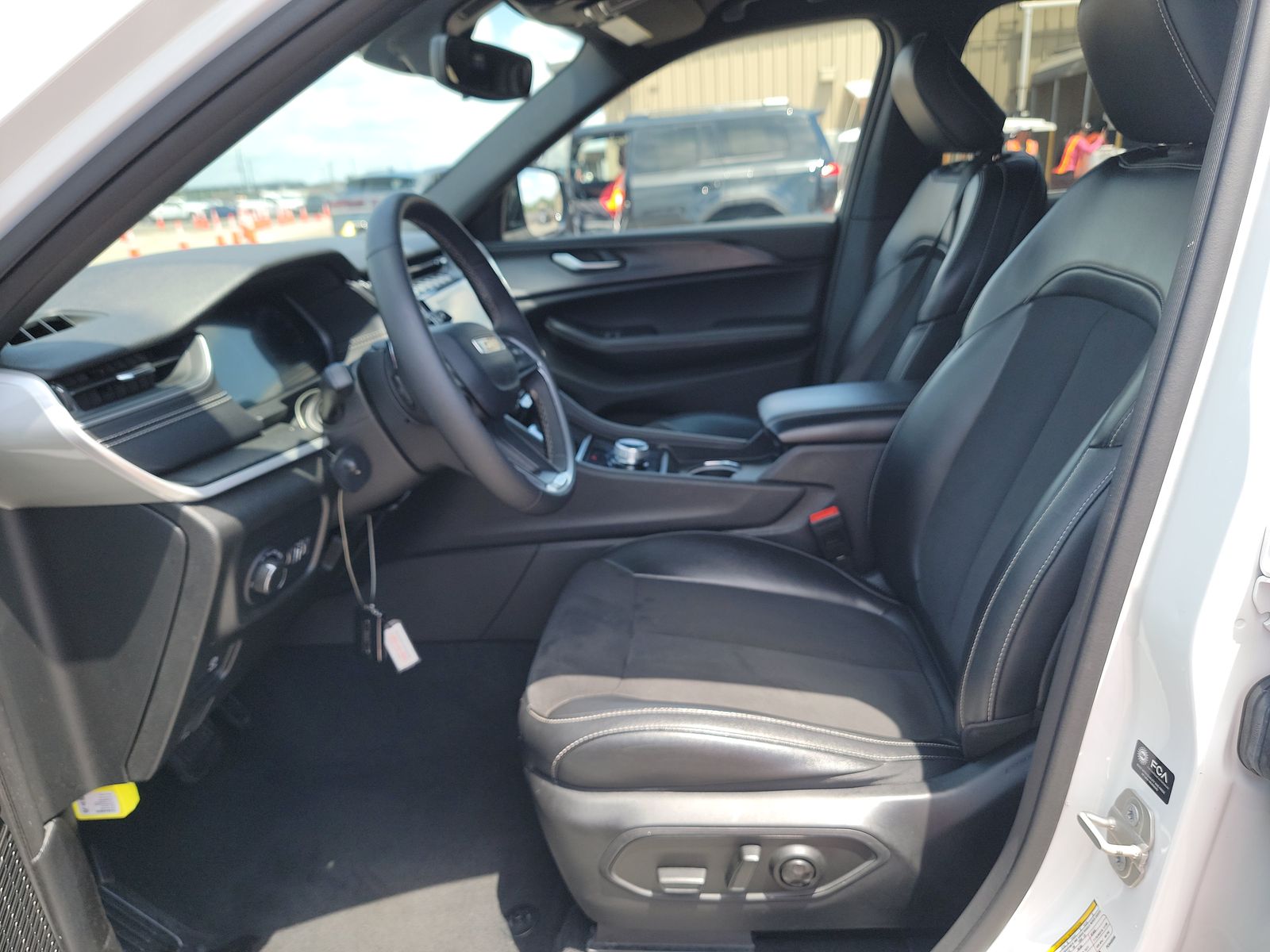 2023 Jeep Grand Cherokee Altitude AWD