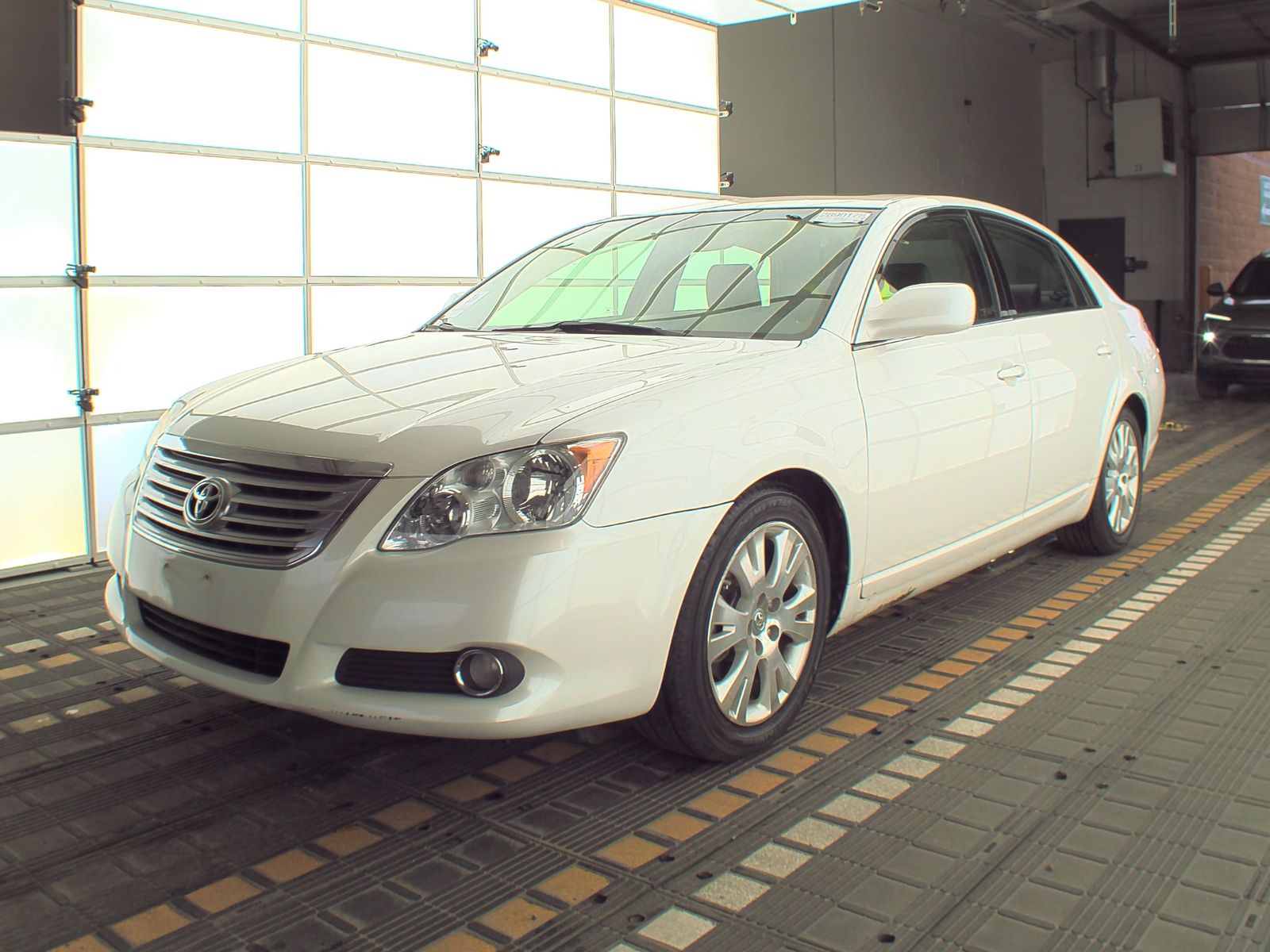 2010 Toyota Avalon XLS FWD