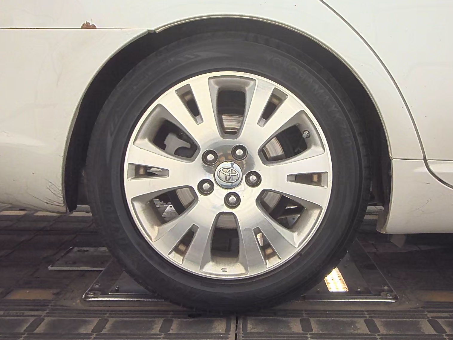 2010 Toyota Avalon XLS FWD