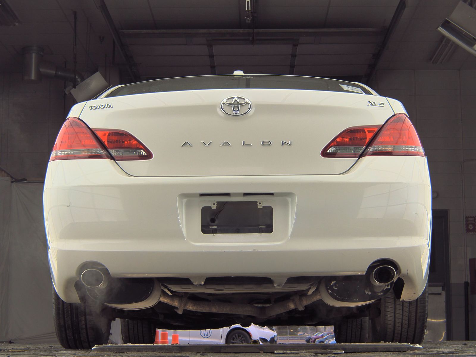 2010 Toyota Avalon XLS FWD