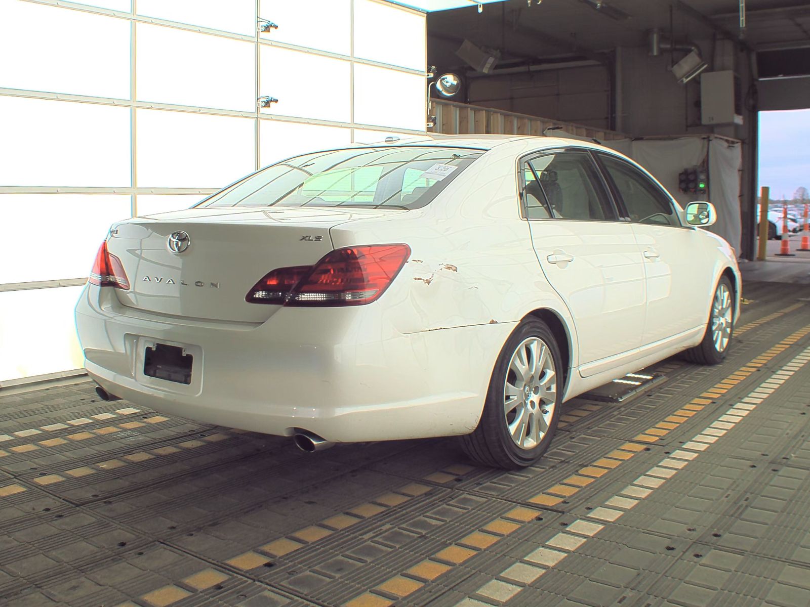 2010 Toyota Avalon XLS FWD