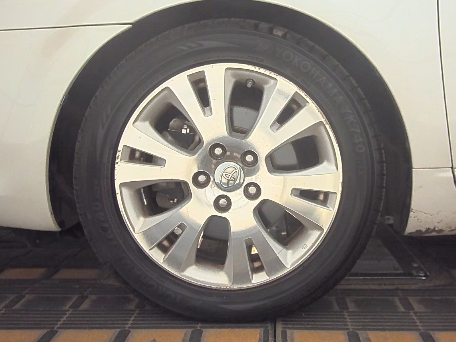 2010 Toyota Avalon XLS FWD