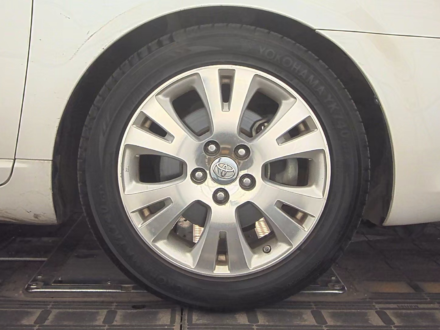 2010 Toyota Avalon XLS FWD