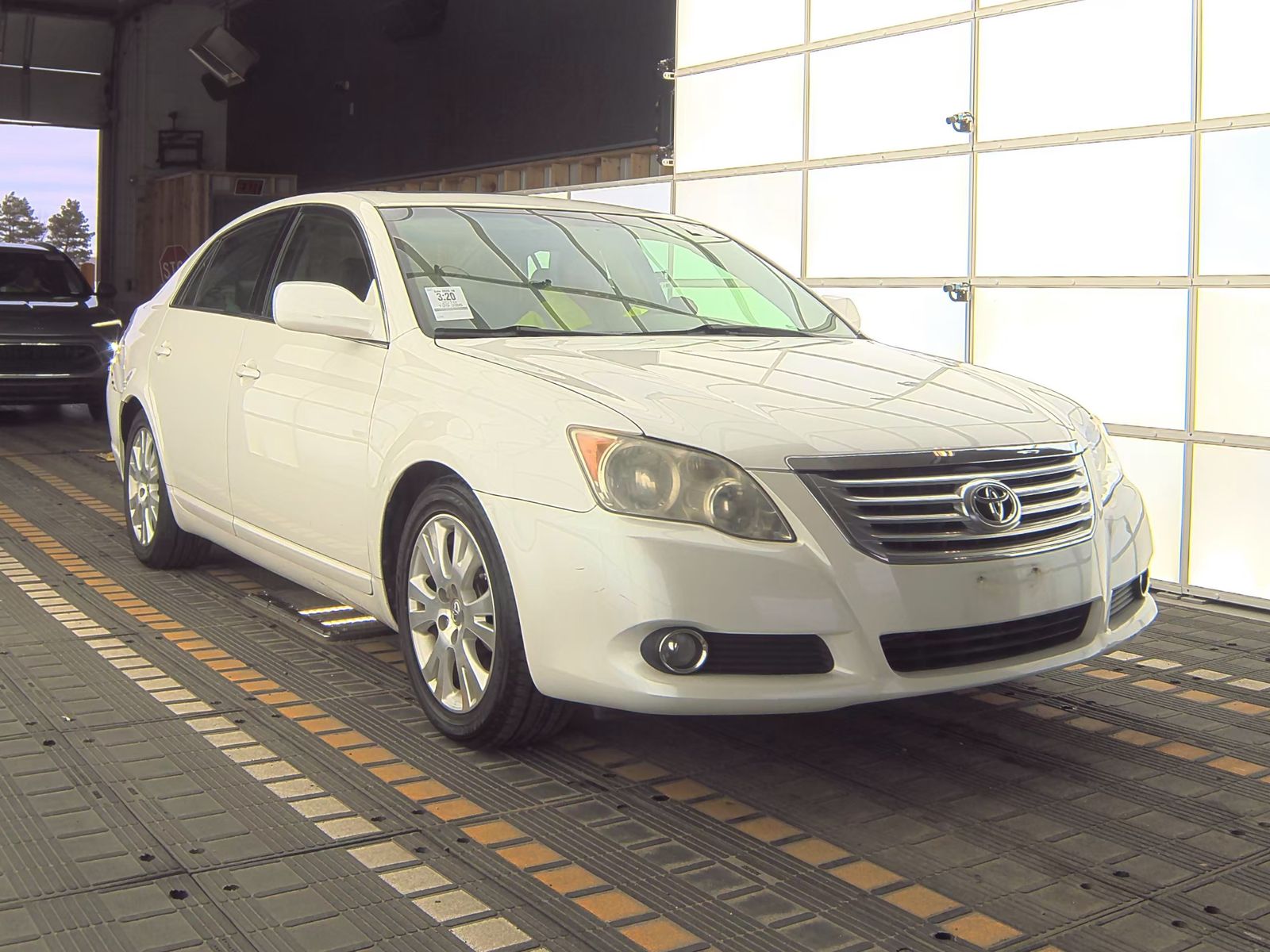 2010 Toyota Avalon XLS FWD