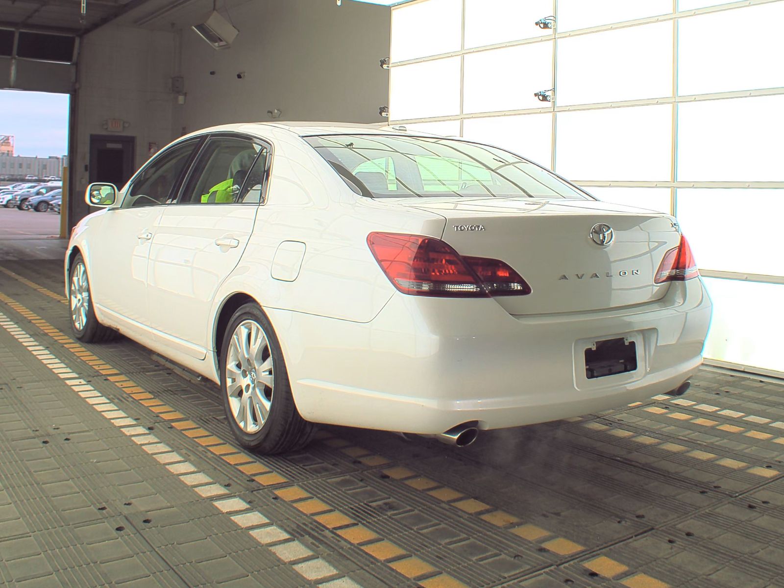 2010 Toyota Avalon XLS FWD