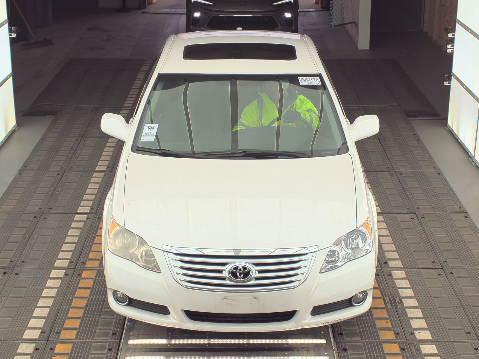 2010 Toyota Avalon XLS FWD