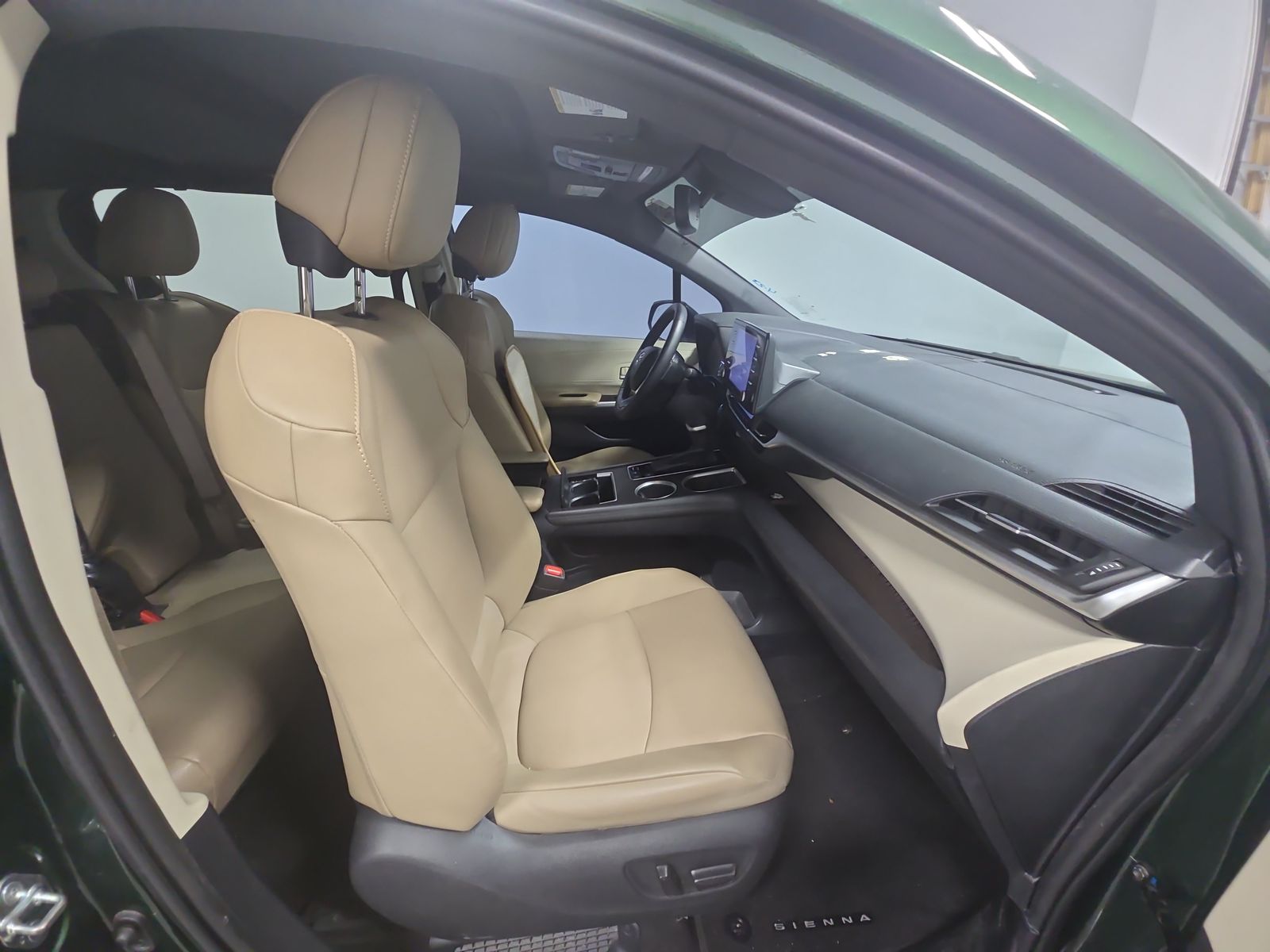 2021 Toyota Sienna XLE FWD
