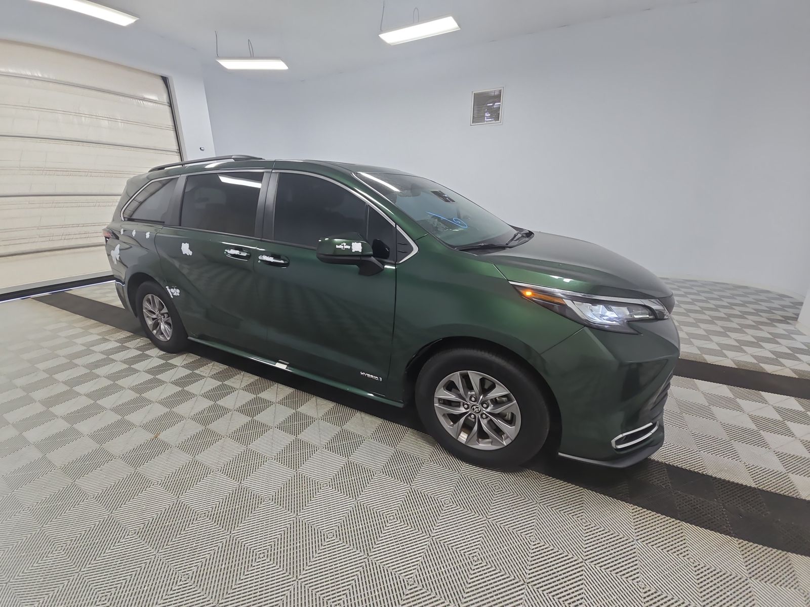 2021 Toyota Sienna XLE FWD