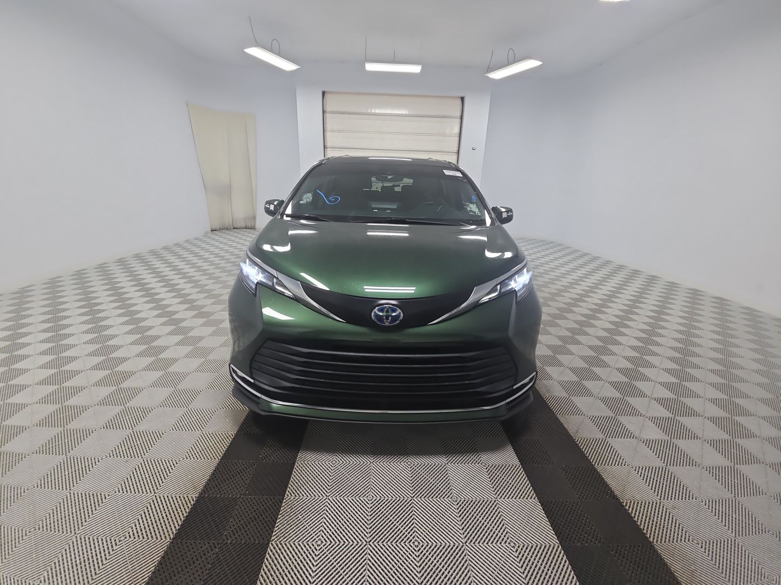 2021 Toyota Sienna XLE FWD
