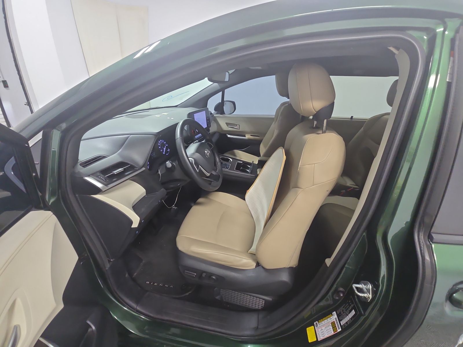 2021 Toyota Sienna XLE FWD