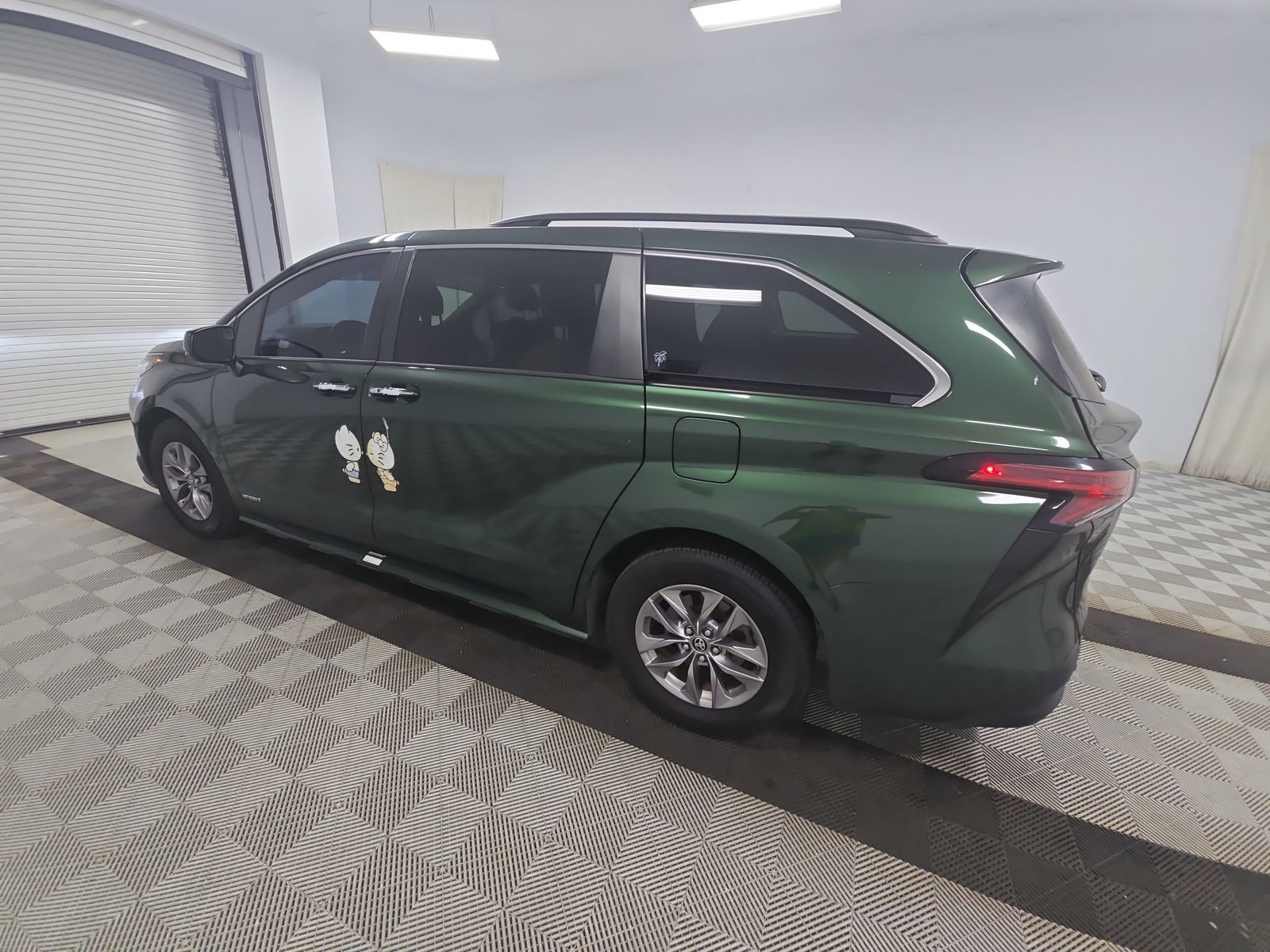2021 Toyota Sienna XLE FWD