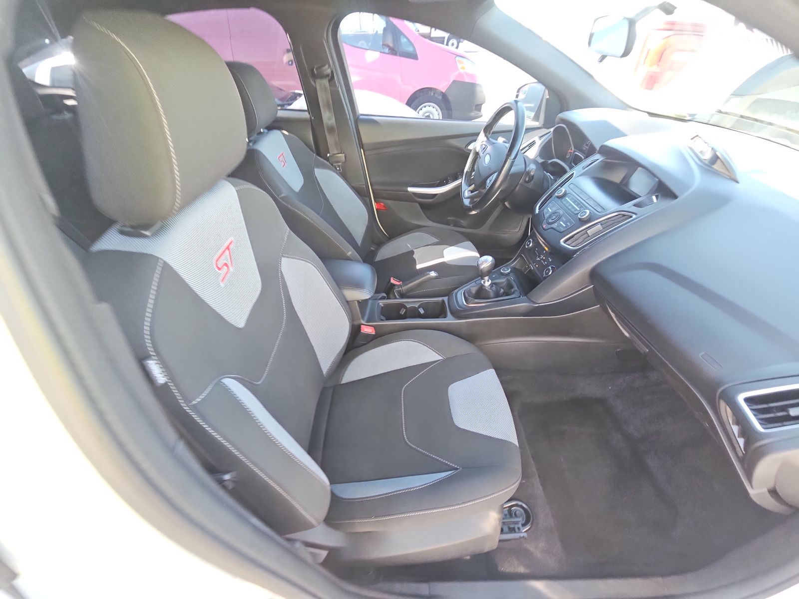 2018 Ford Focus ST FWD