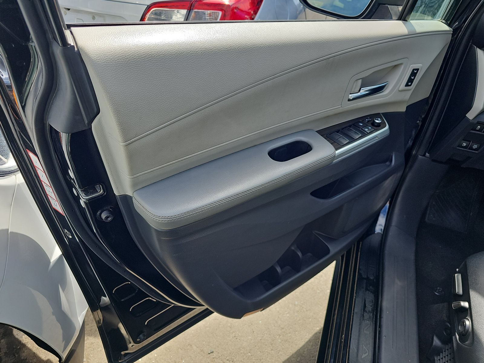 2022 Toyota Sienna Limited FWD
