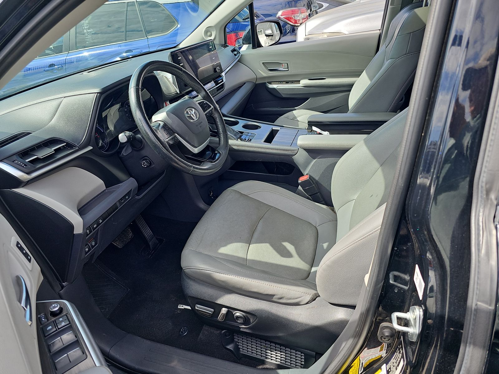 2022 Toyota Sienna Limited FWD