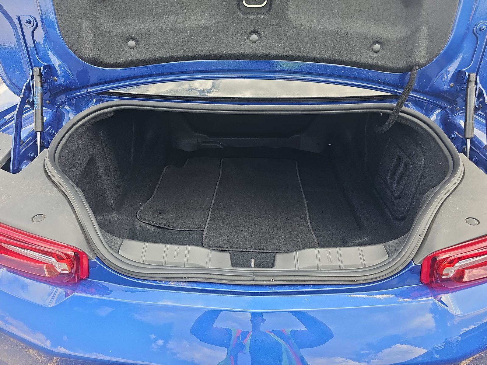 2023 Chevrolet Camaro 1LT RWD