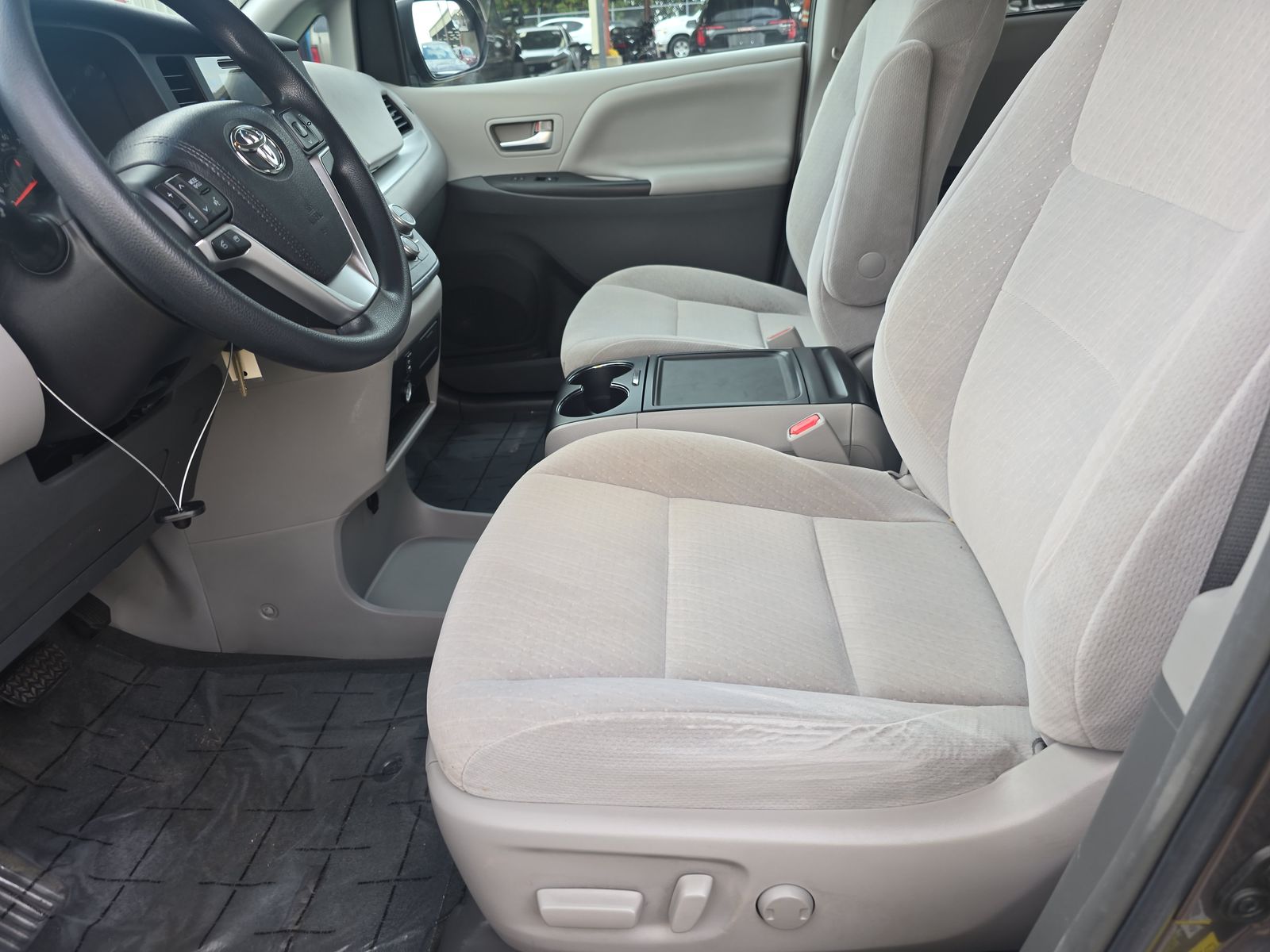 2015 Toyota Sienna LE FWD