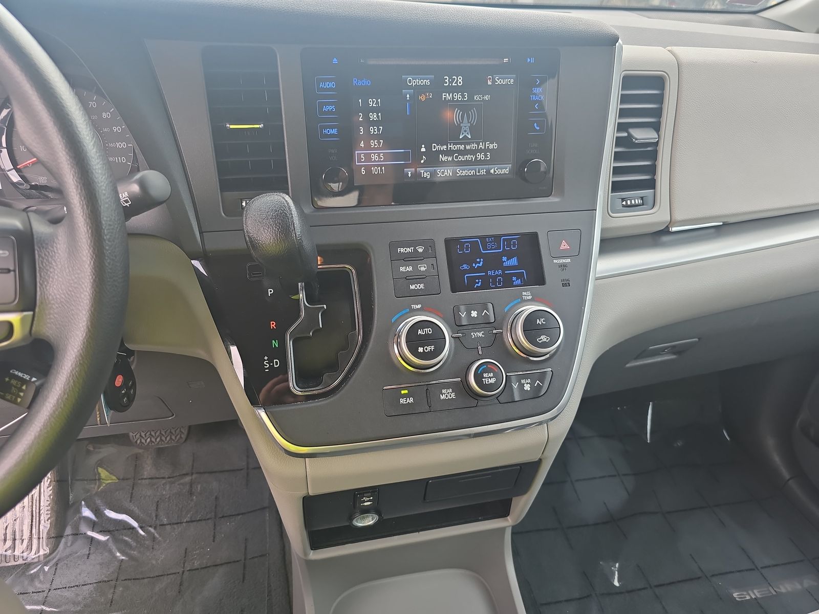 2015 Toyota Sienna LE FWD