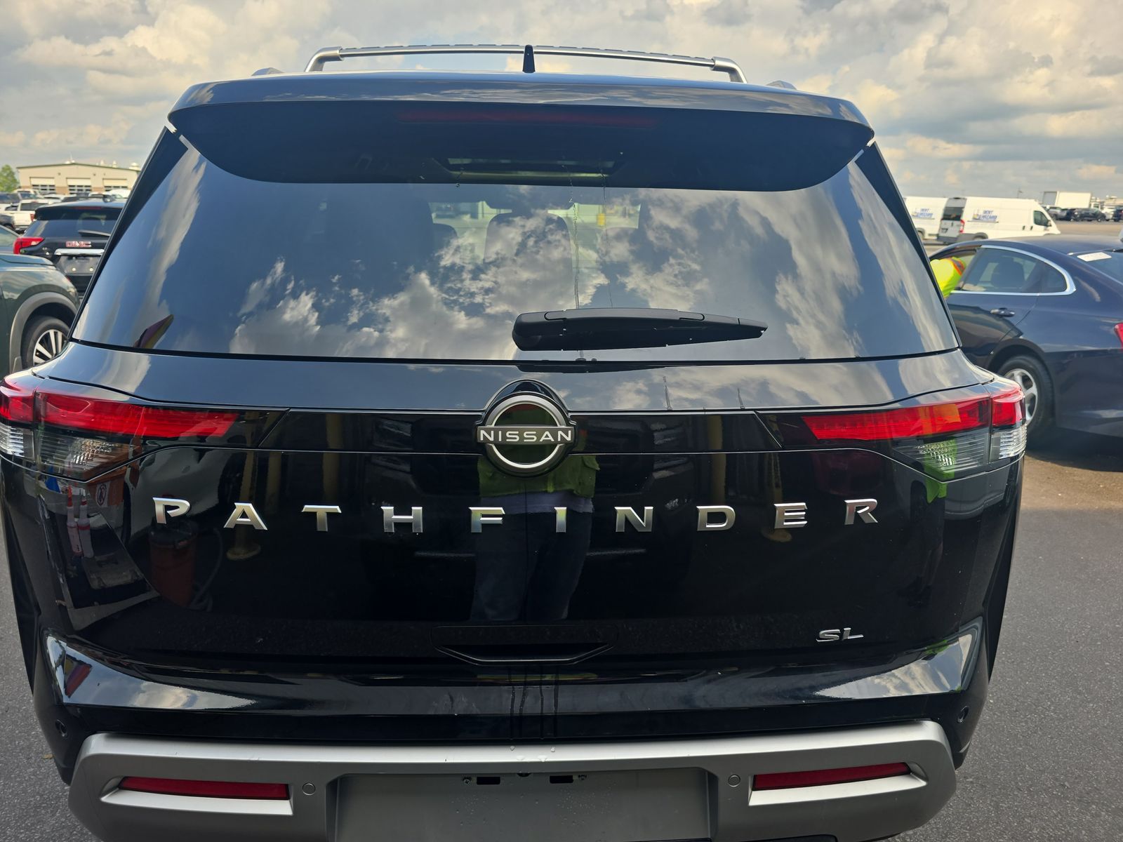 2024 Nissan Pathfinder SL FWD