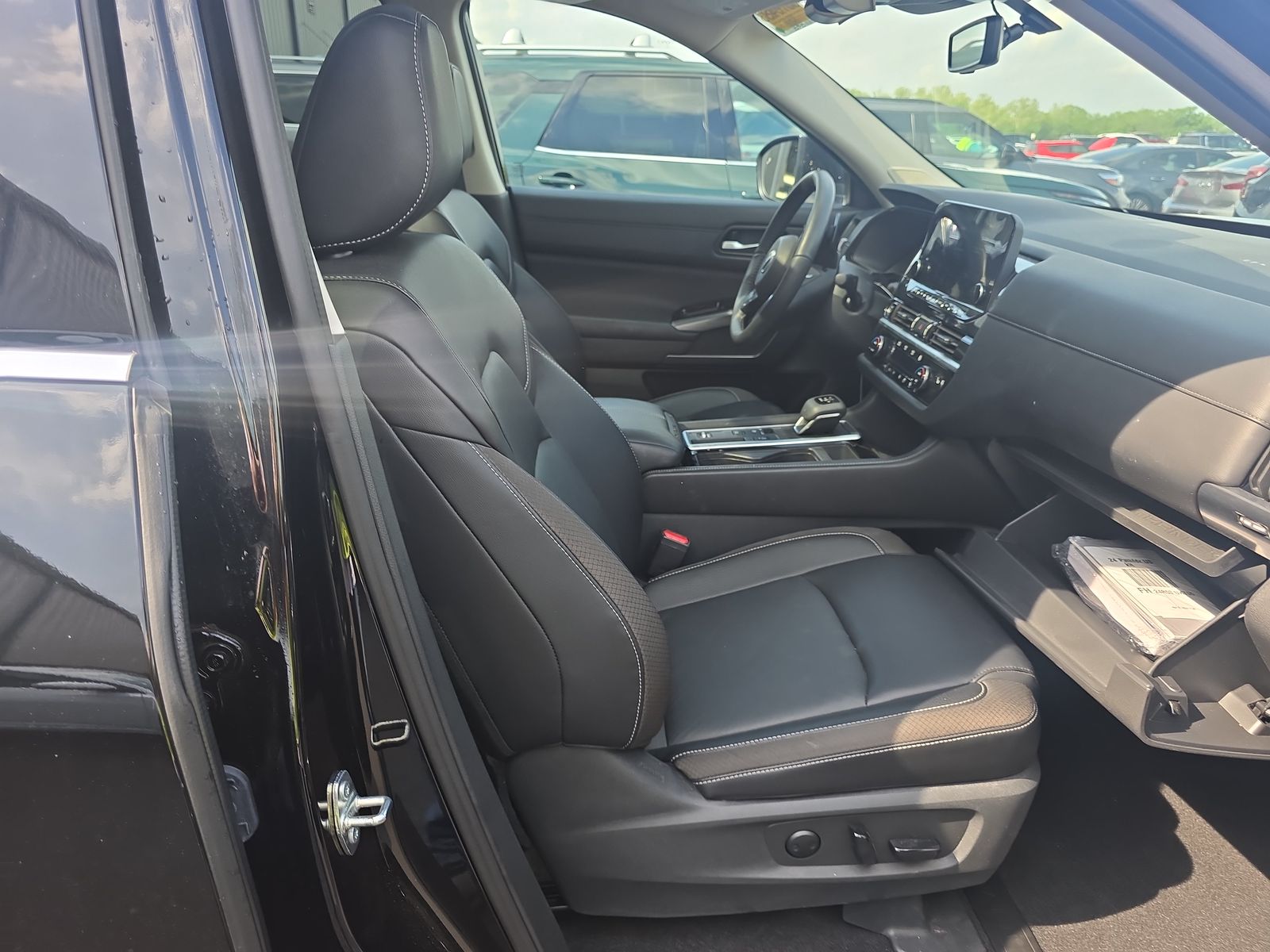 2024 Nissan Pathfinder SL FWD