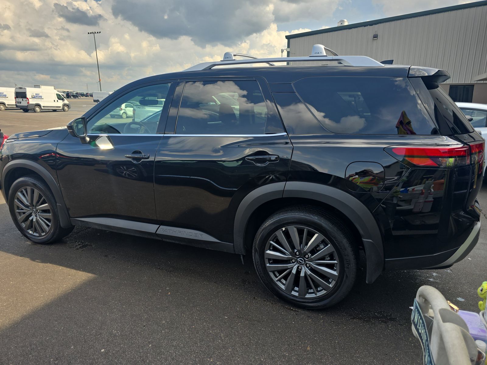 2024 Nissan Pathfinder SL FWD