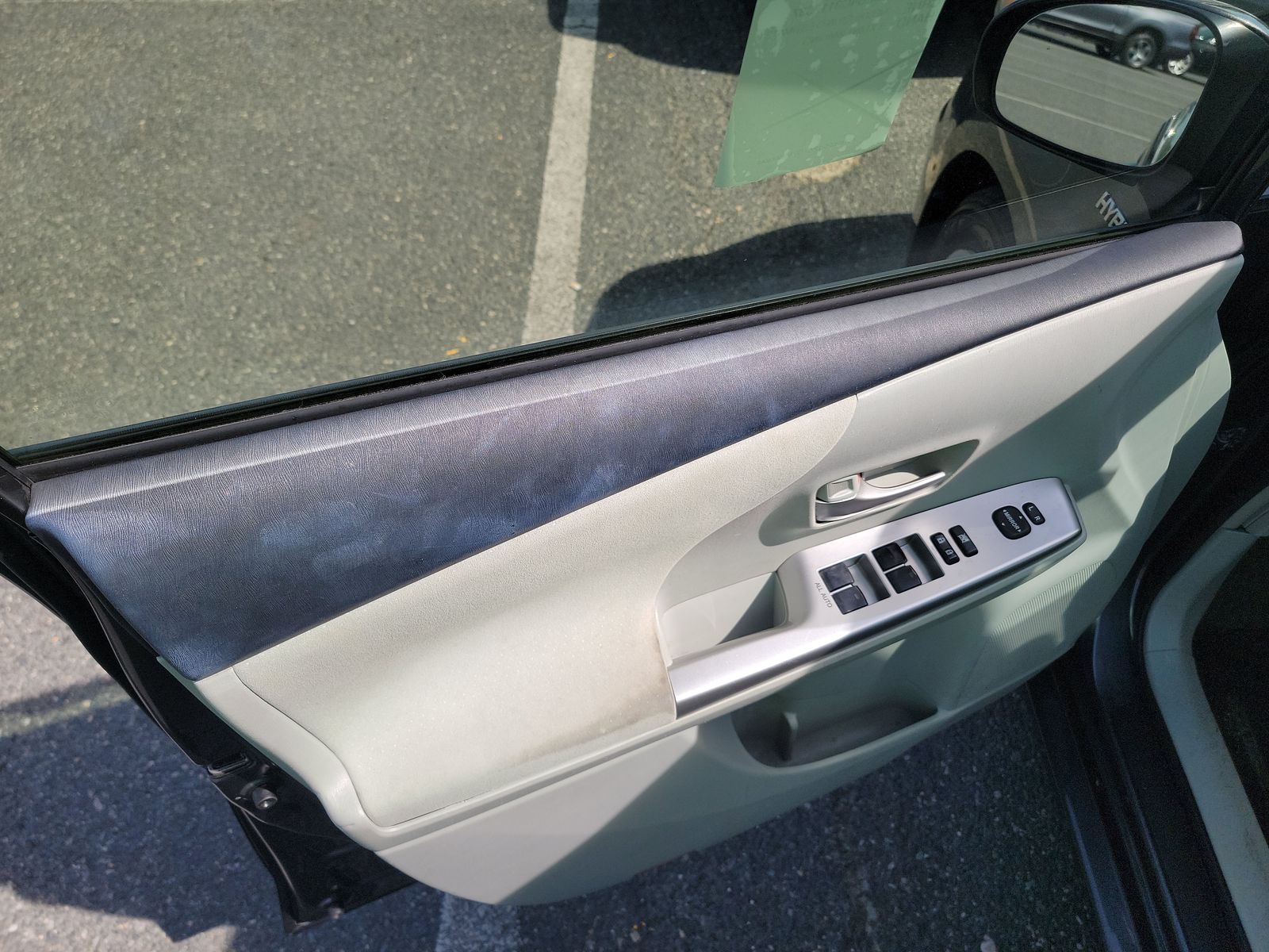 2012 Toyota Prius v Three FWD