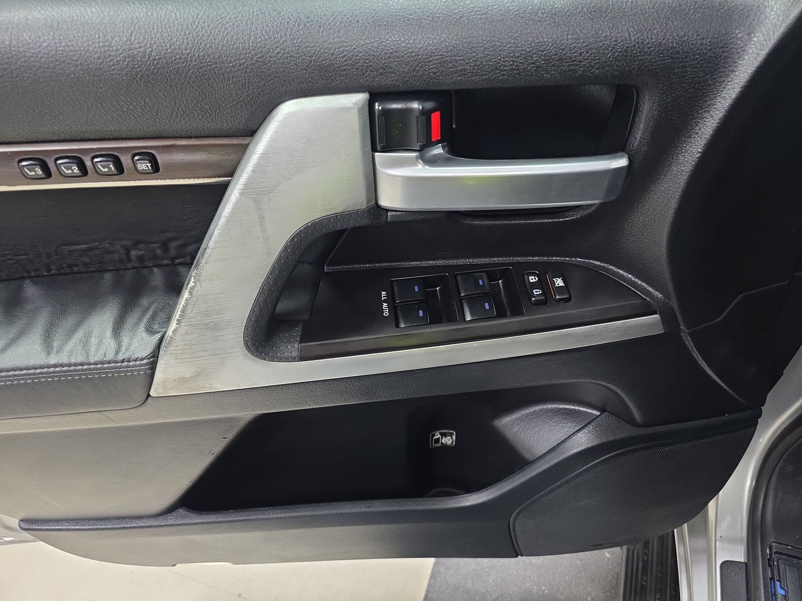 2017 Toyota Land Cruiser Base AWD