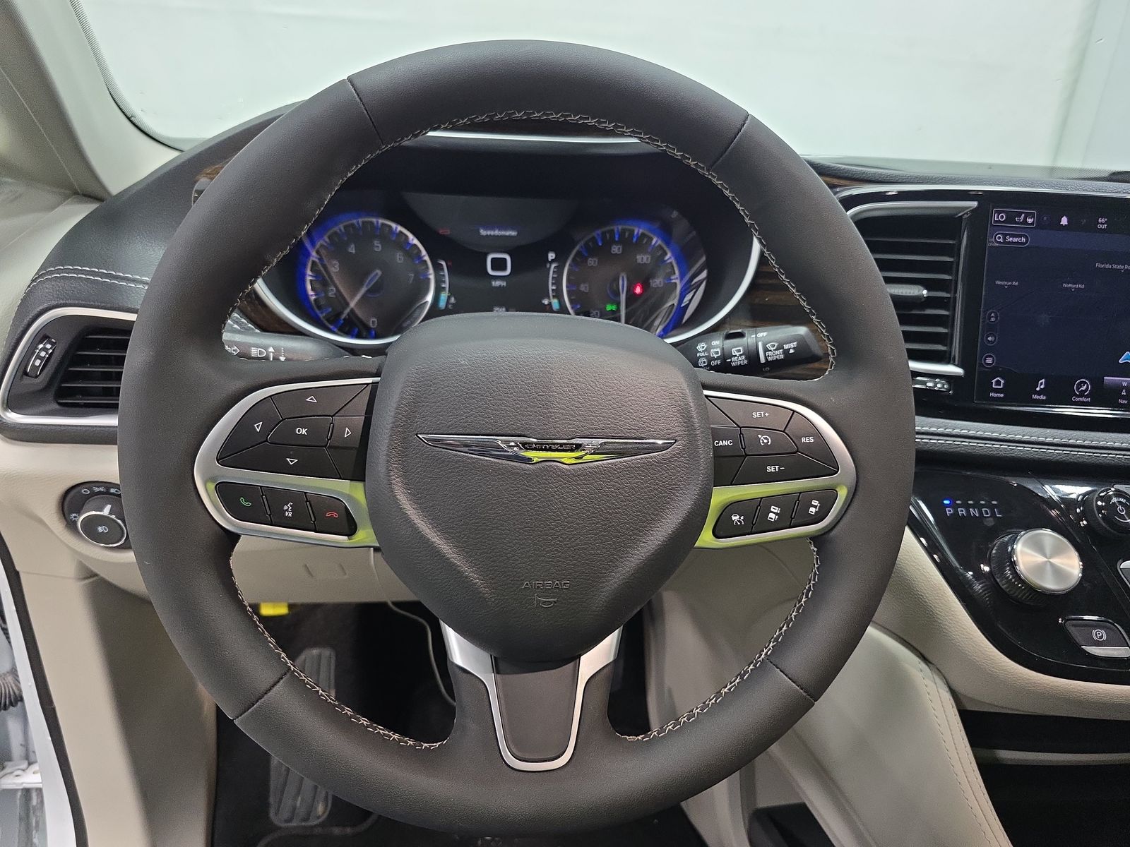 2024 Chrysler Pacifica Limited FWD