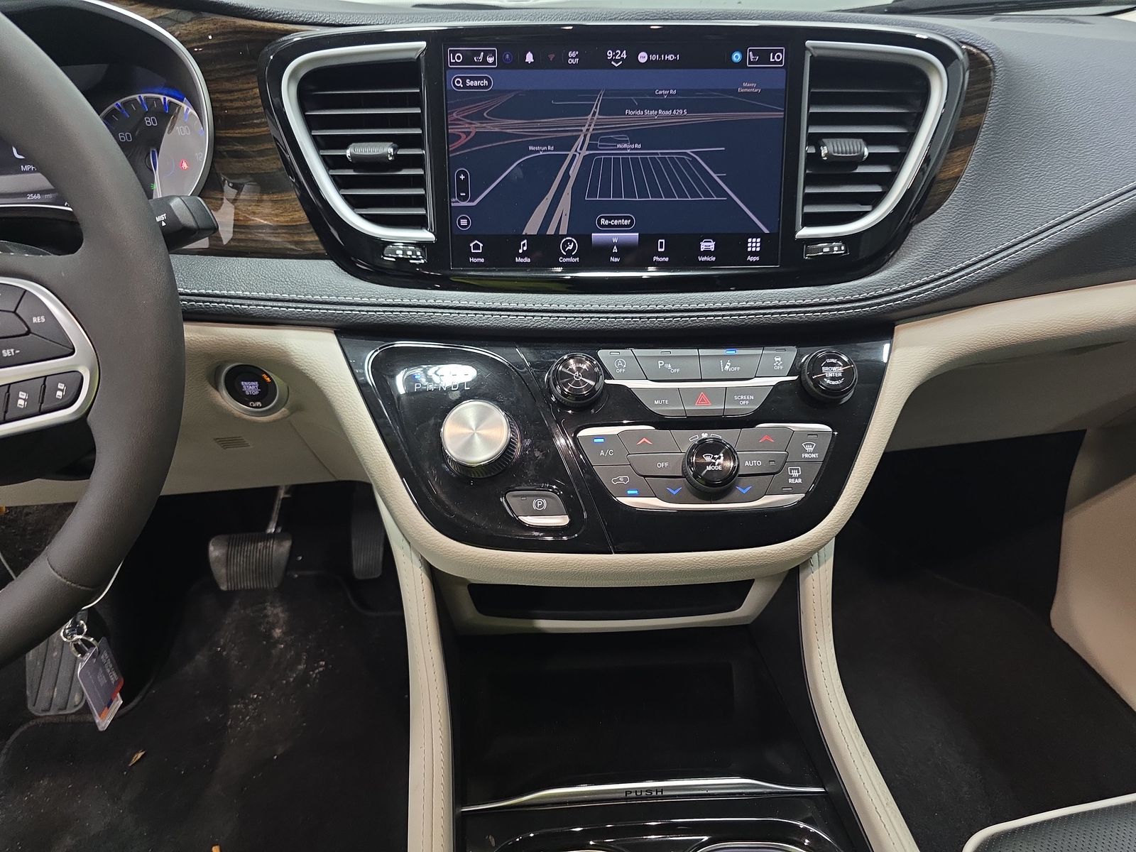 2024 Chrysler Pacifica Limited FWD