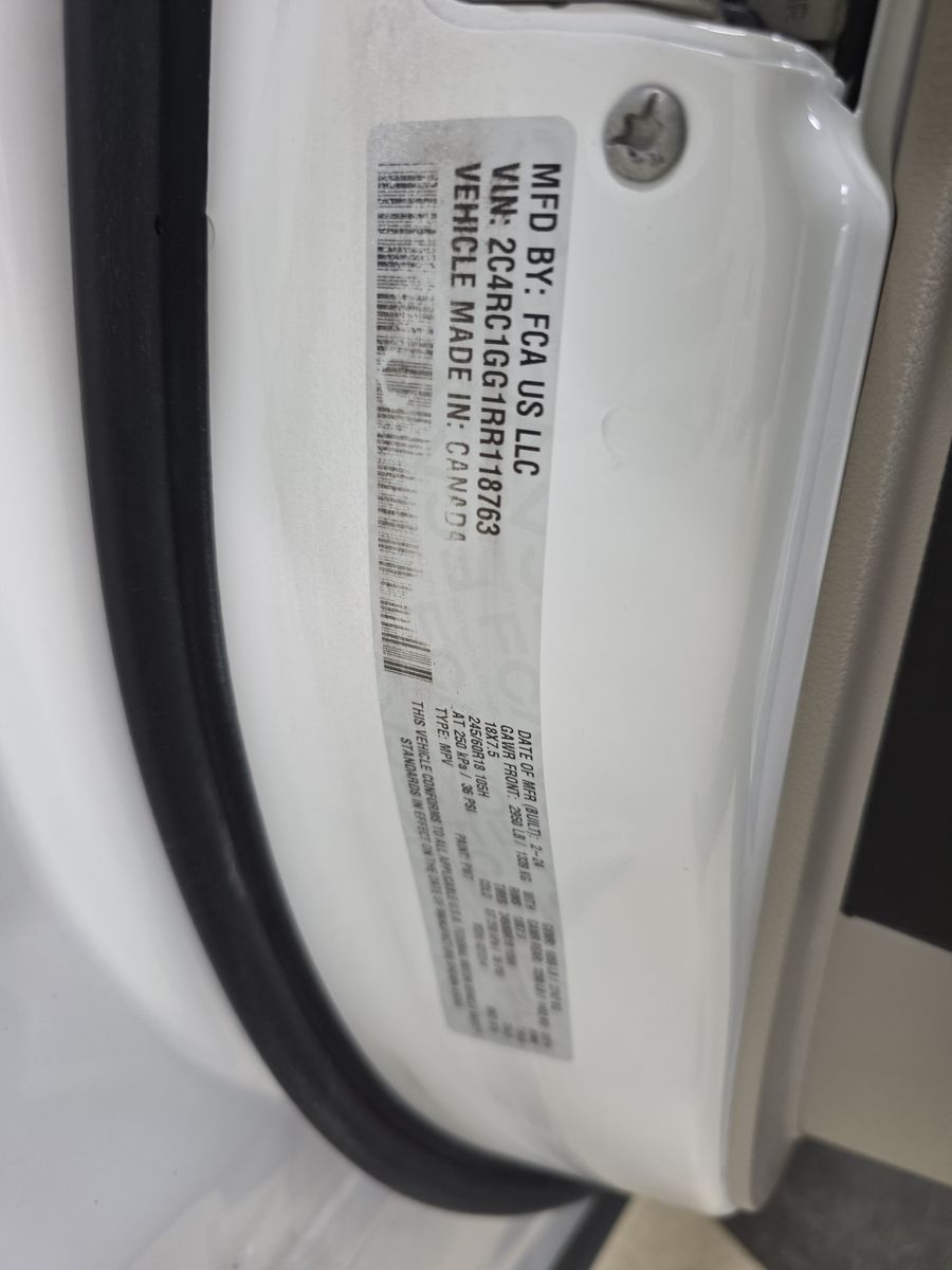 2024 Chrysler Pacifica Limited FWD