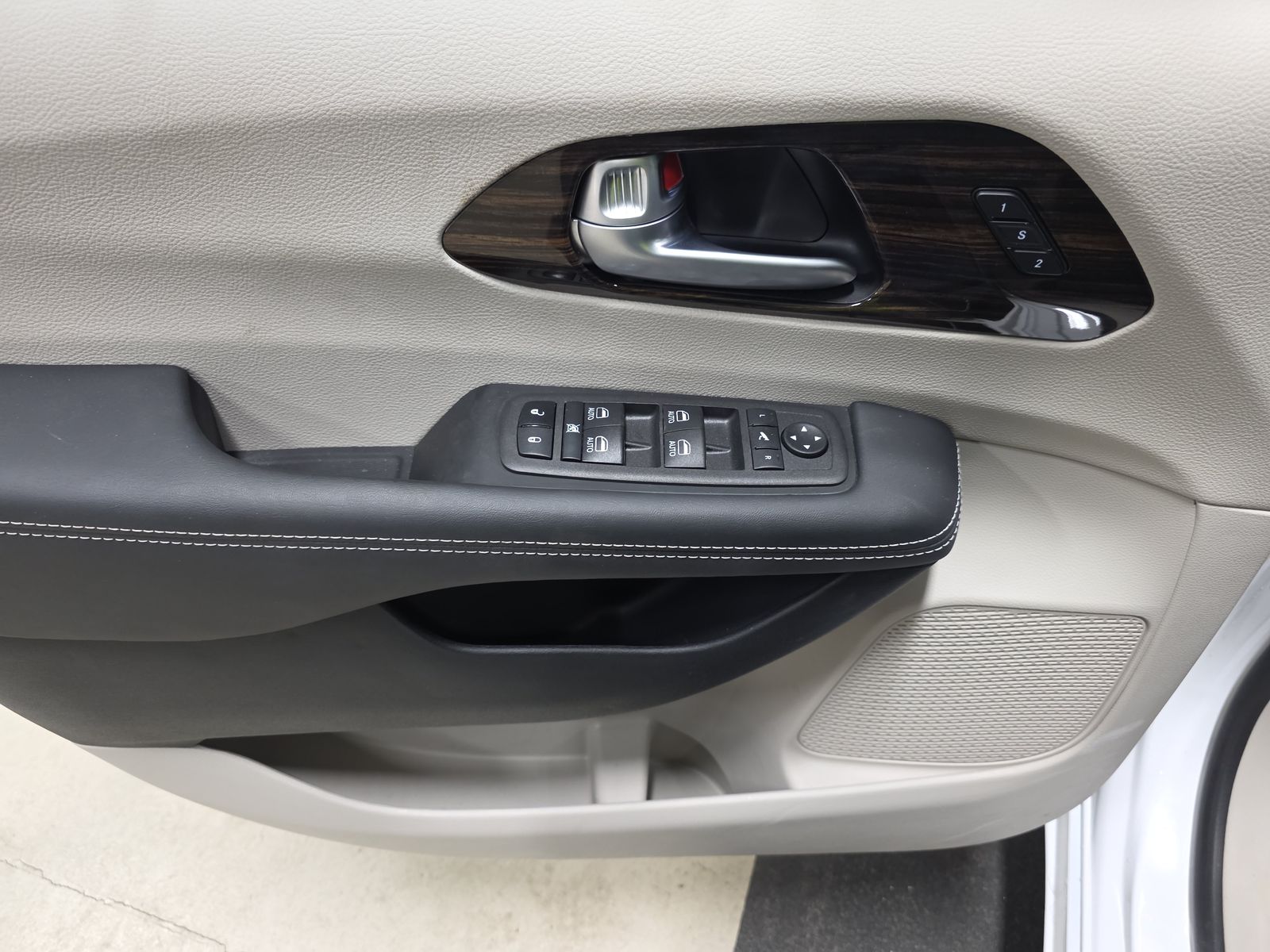 2024 Chrysler Pacifica Limited FWD