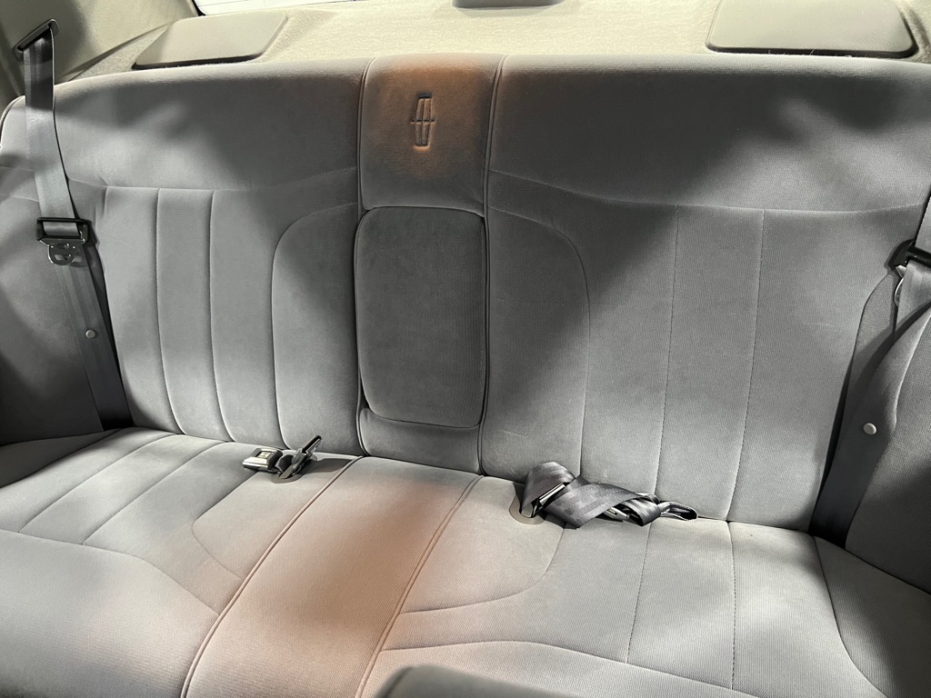 Lincoln Town Car Signature снимка Lincoln Town Car Signature