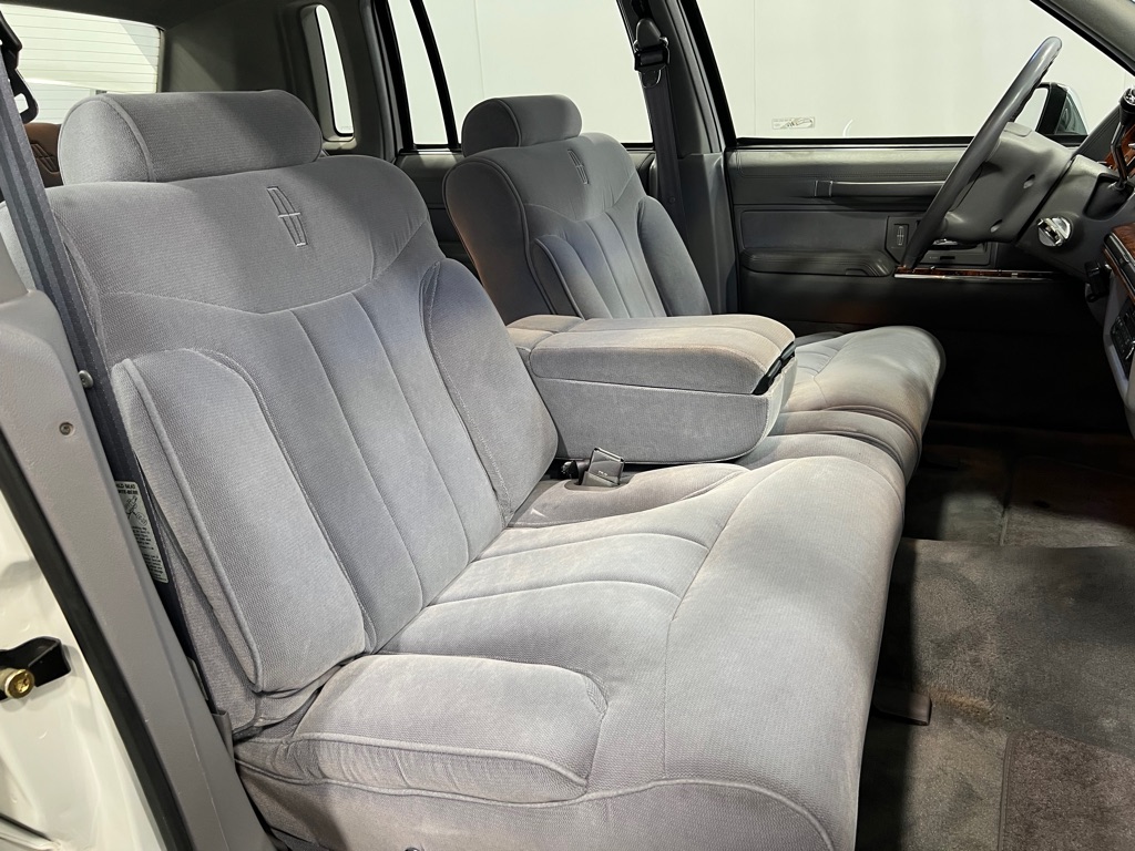 Lincoln Town Car Signature снимка Lincoln Town Car Signature
