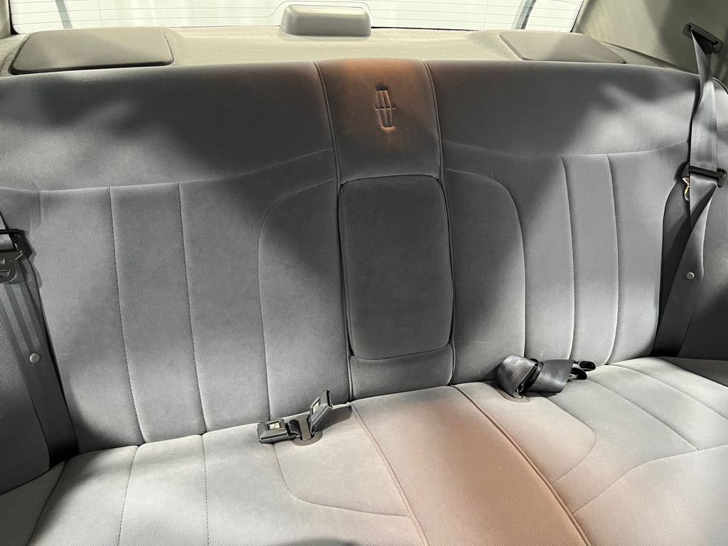 Lincoln Town Car Signature снимка Lincoln Town Car Signature