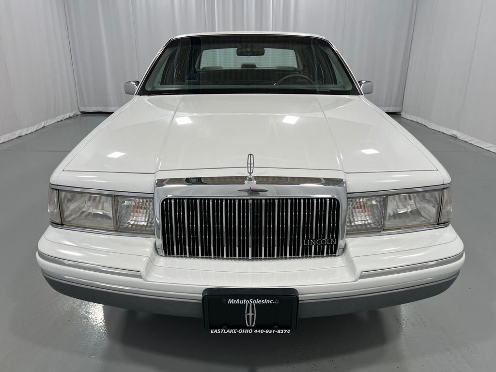 Lincoln Town Car Signature снимка Lincoln Town Car Signature