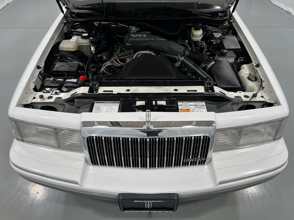 Lincoln Town Car Signature снимка Lincoln Town Car Signature