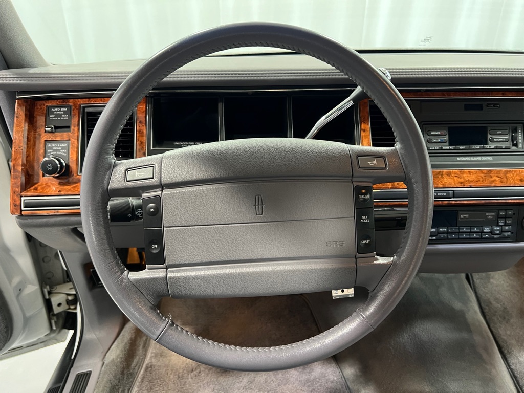 Lincoln Town Car Signature снимка Lincoln Town Car Signature
