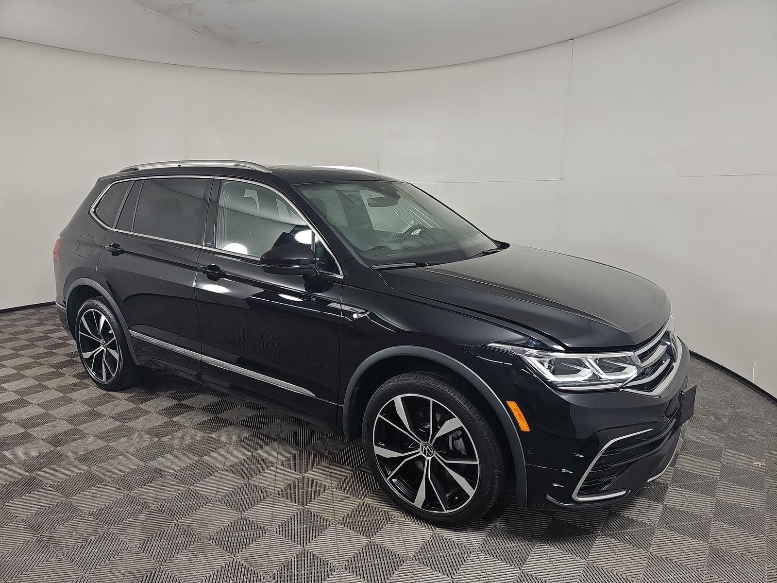 2024 Volkswagen Tiguan 2.0T SEL R-Line AWD