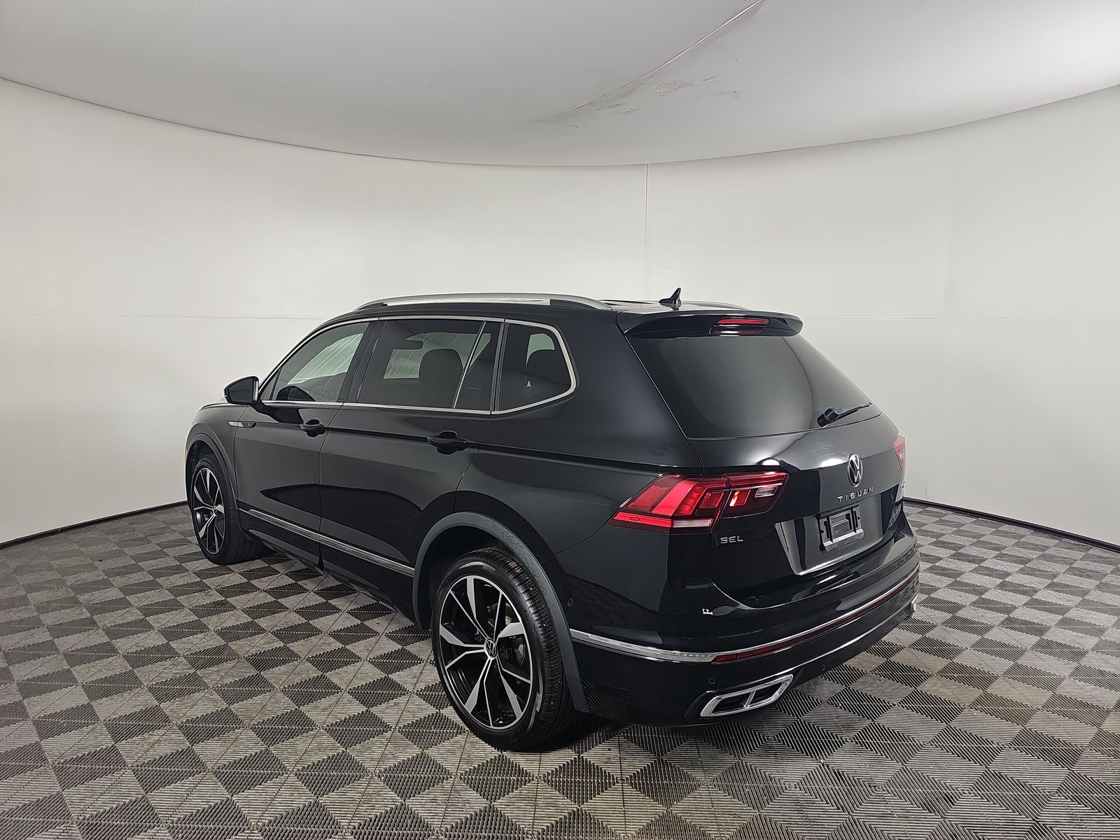 2024 Volkswagen Tiguan 2.0T SEL R-Line AWD