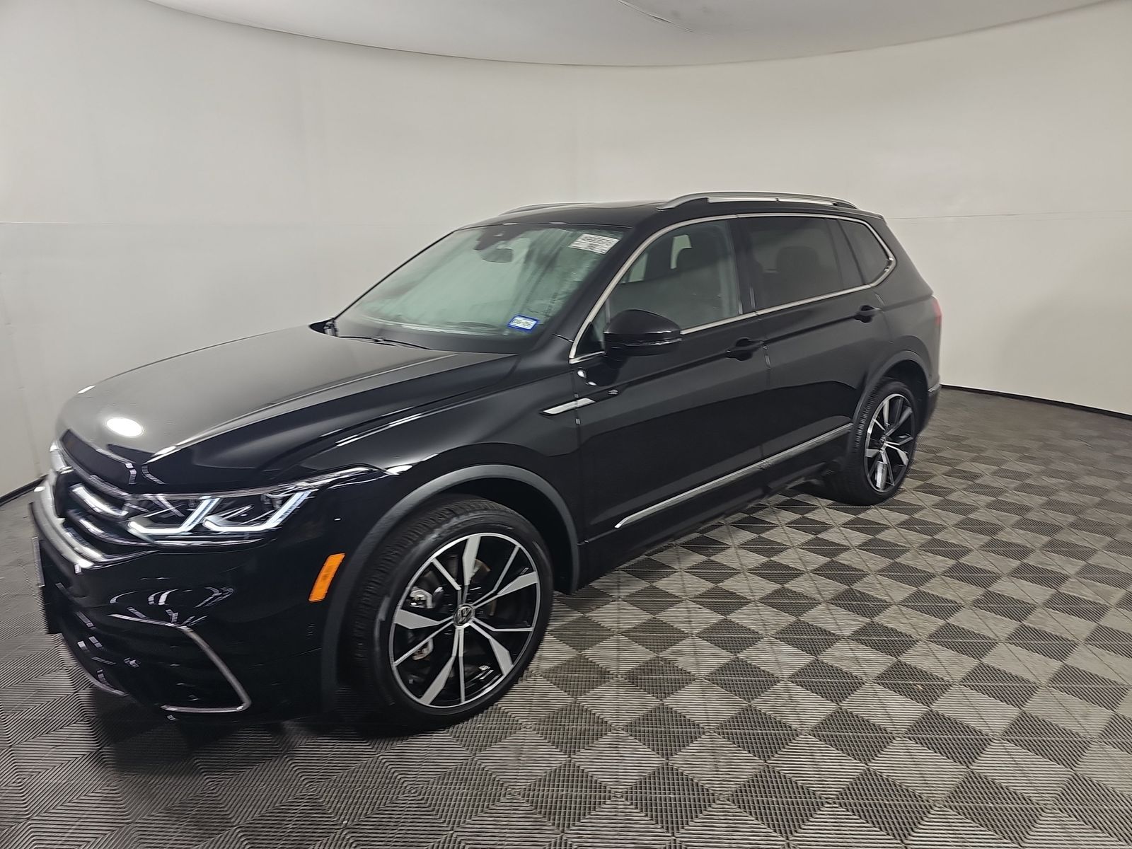 2024 Volkswagen Tiguan 2.0T SEL R-Line AWD