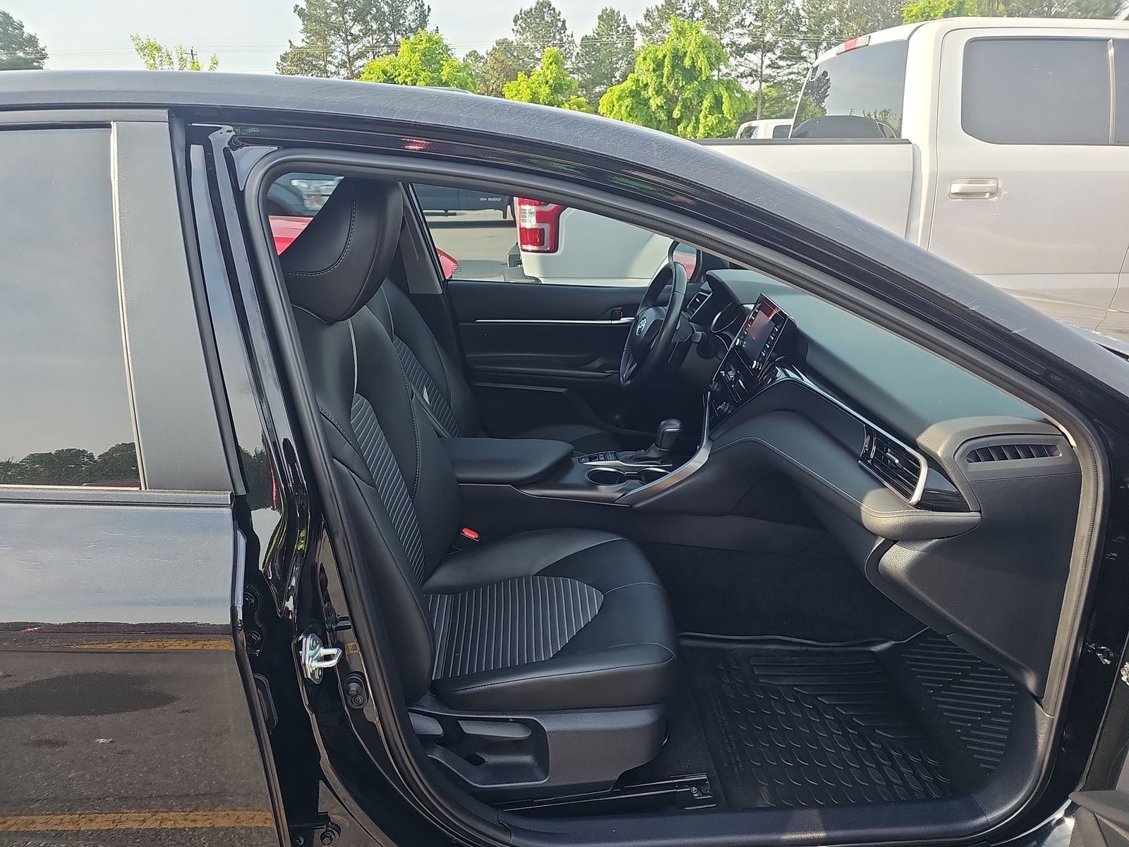 2023 Toyota Camry Hybrid SE Nightshade FWD