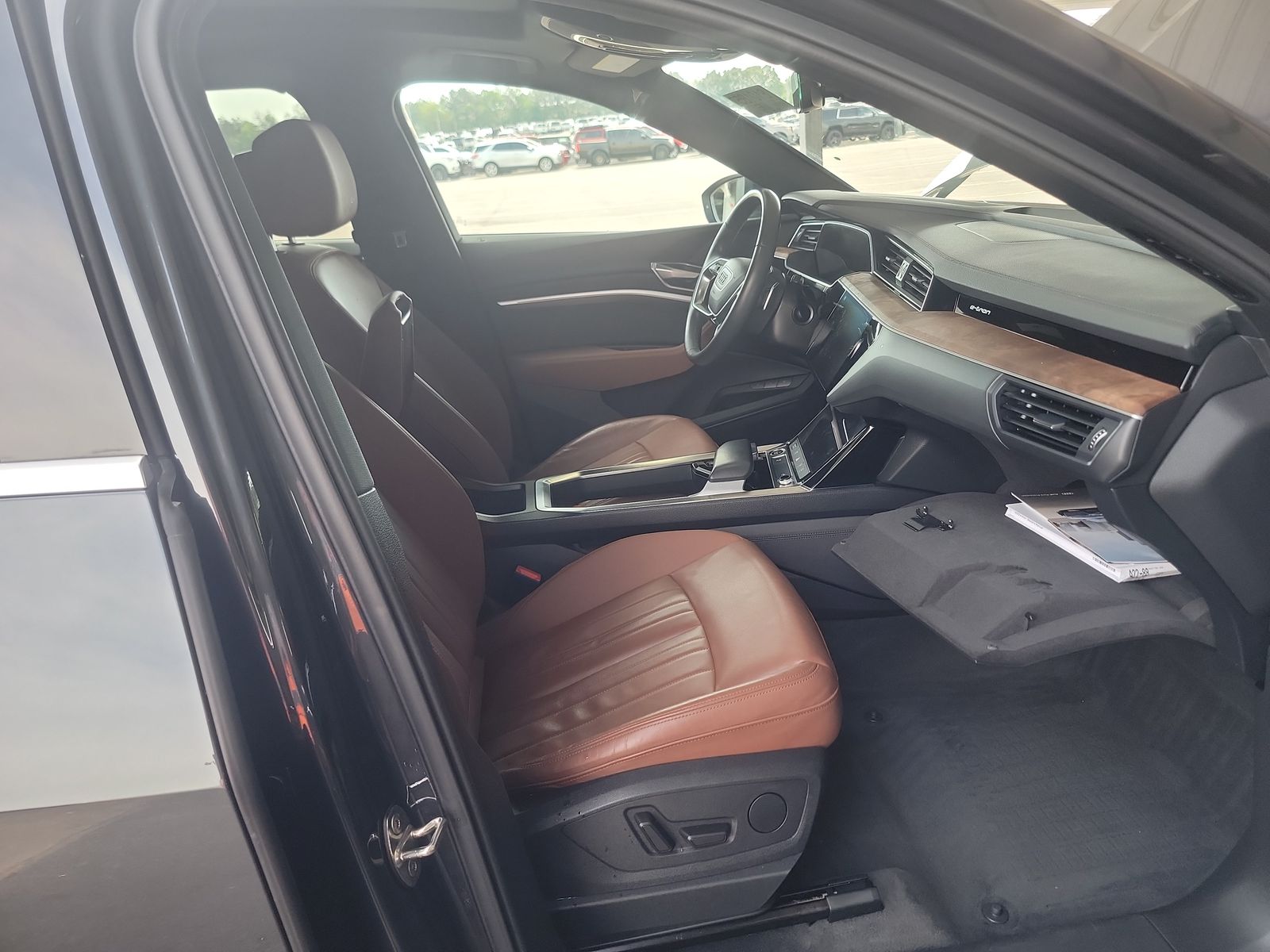 2022 Audi e-tron Premium AWD