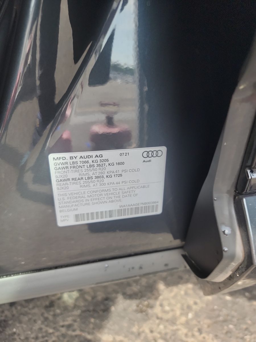 2022 Audi e-tron Premium AWD