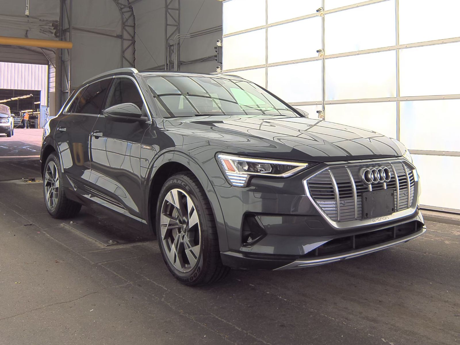 2022 Audi e-tron Premium AWD