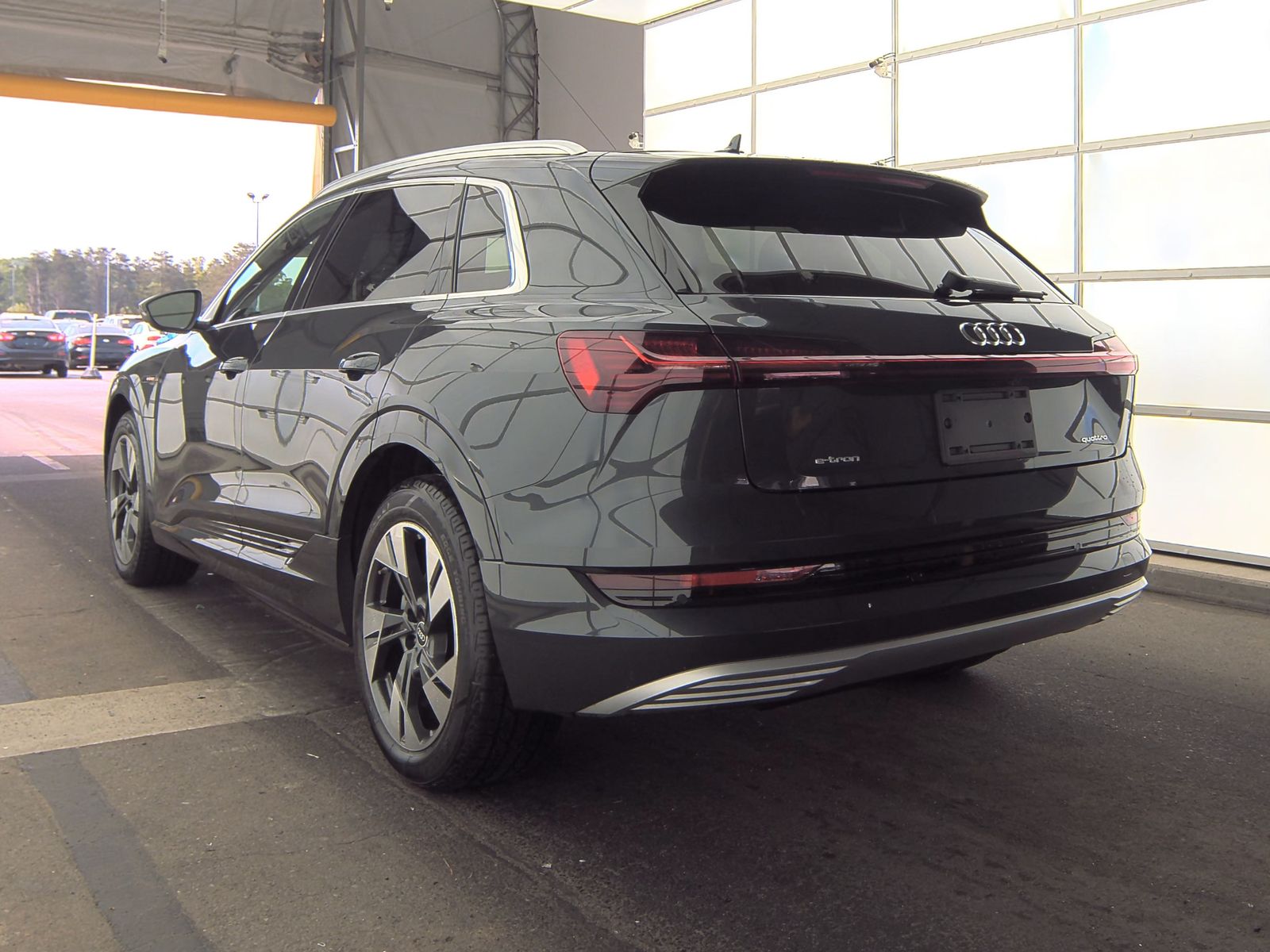 2022 Audi e-tron Premium AWD