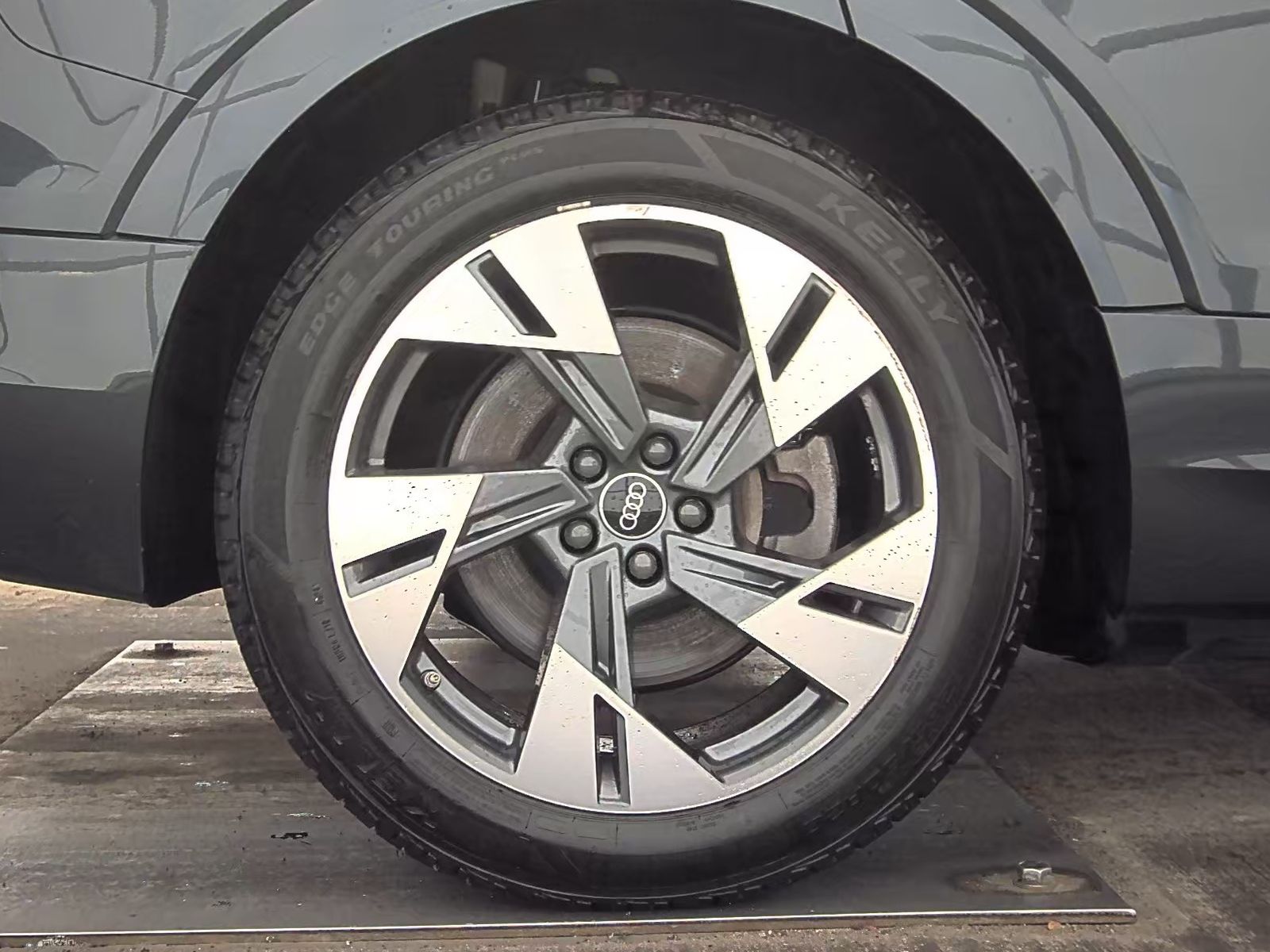 2022 Audi e-tron Premium AWD