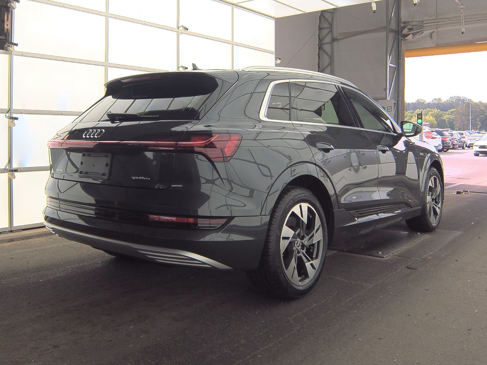 2022 Audi e-tron Premium AWD
