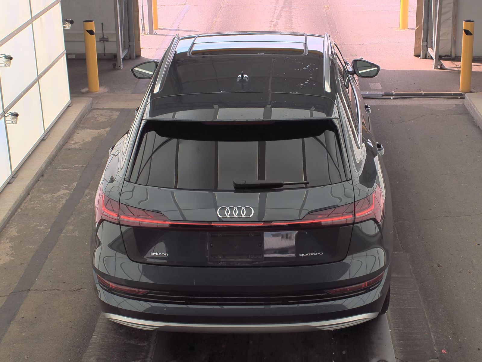 2022 Audi e-tron Premium AWD