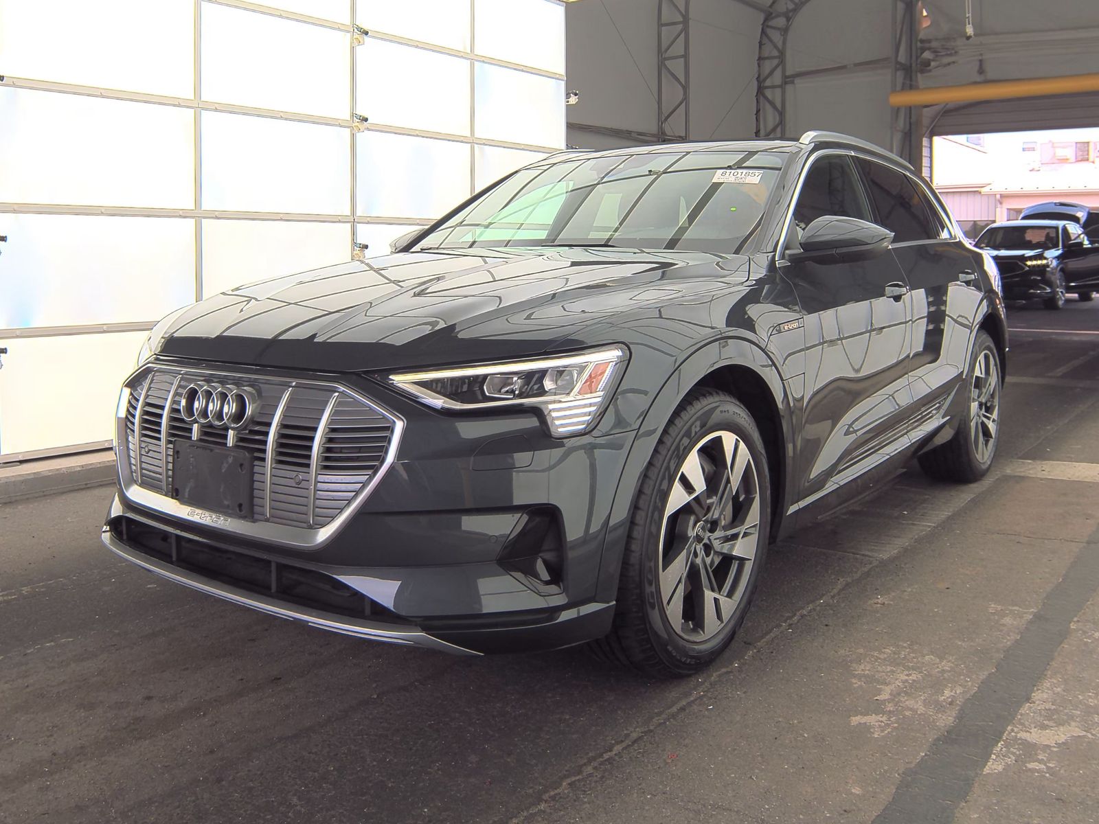 2022 Audi e-tron Premium AWD