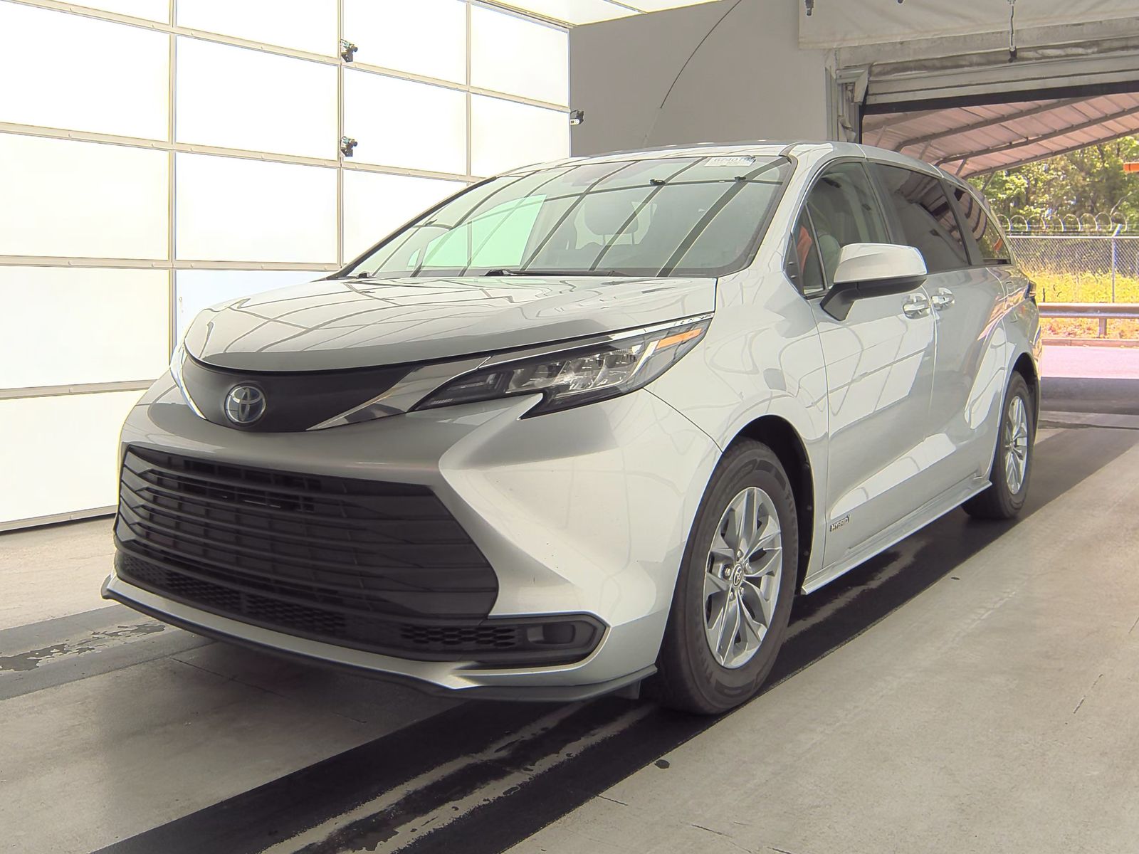 2021 Toyota Sienna LE FWD