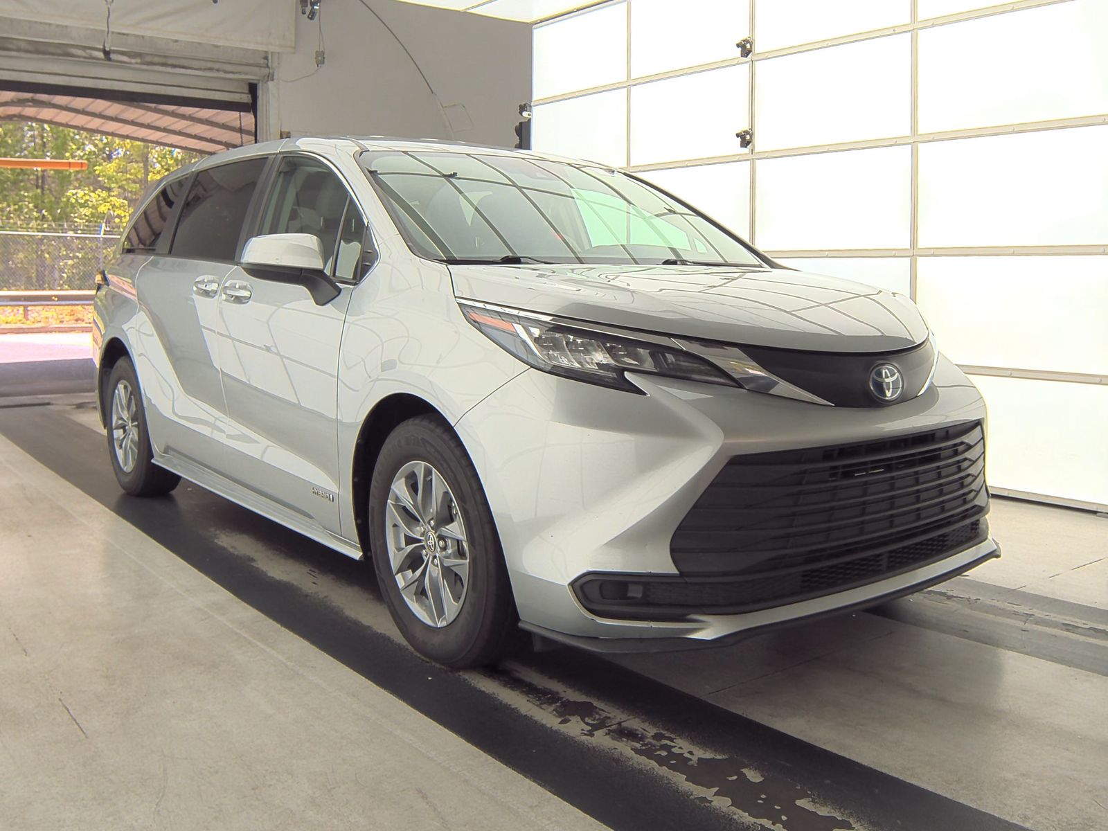 2021 Toyota Sienna LE FWD